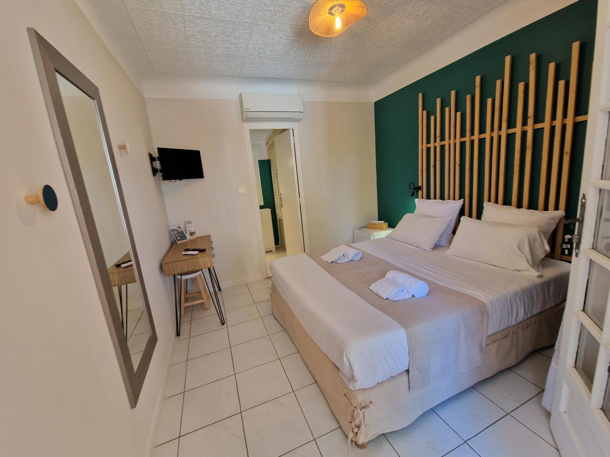 Le Cosy Hotel Saint Aygulf Exterior photo