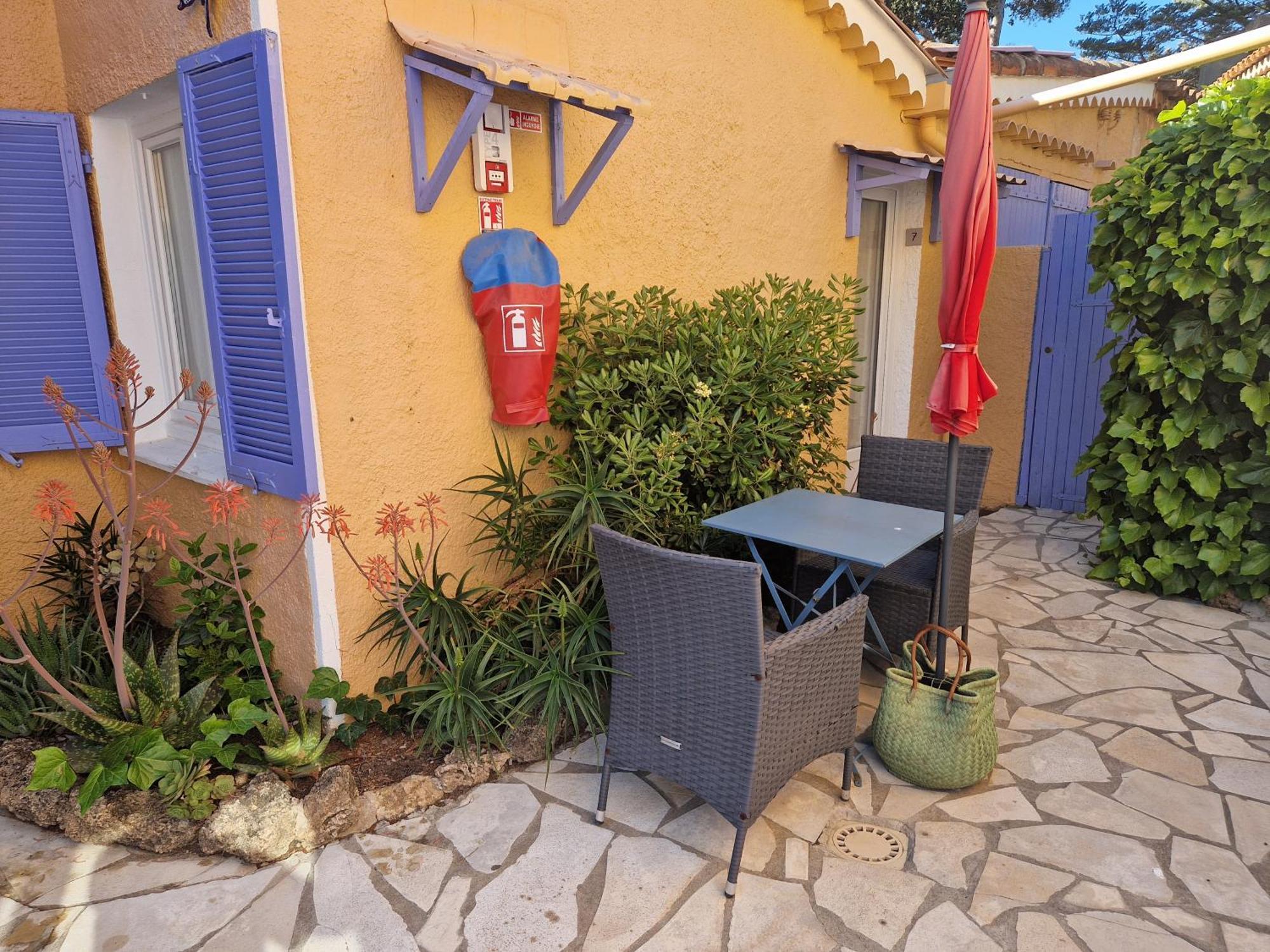 Le Cosy Hotel Saint Aygulf Exterior photo